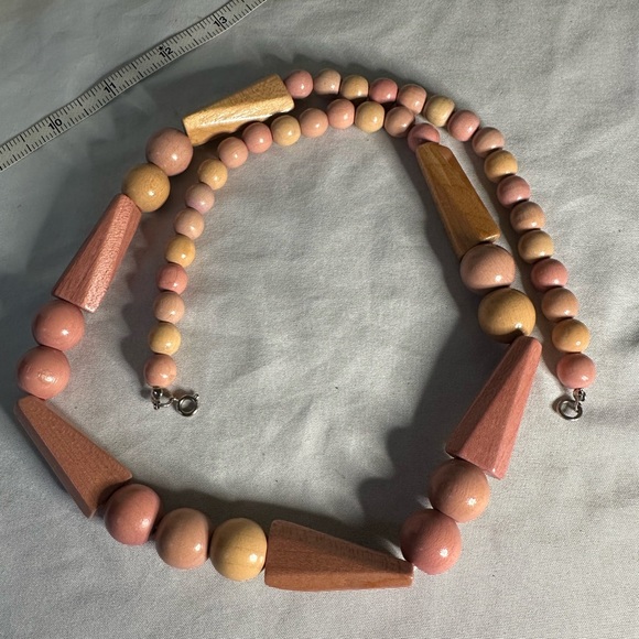 Vintage MCM peach blush wooden bead necklace - Picture 5 of 8